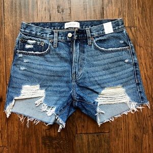 Abercrombie Mid Rise Boyfriend shorts